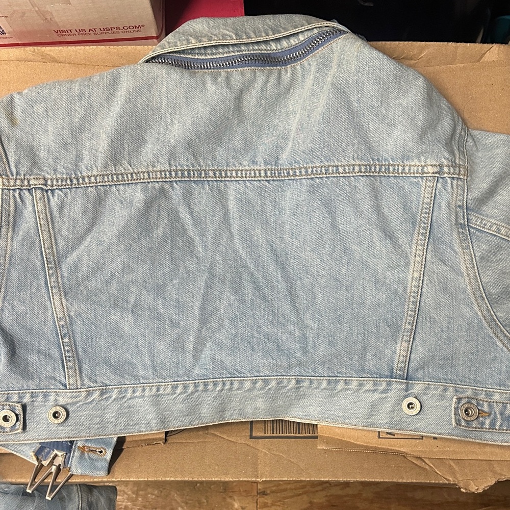 Off-White Light Blue Denim Jacket - image 6